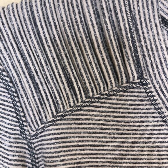 Lululemon Star Runner Womens 6 Black Gray Tonka Stripe Reflective Sleeve Accent - Picture 11 of 12